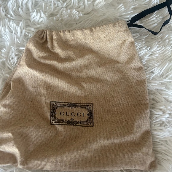 Small inch in width Gucci belt - Picture 3 of 3